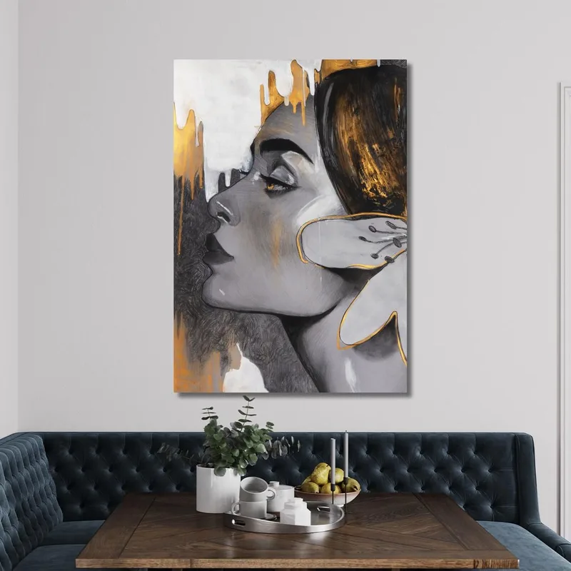 Woman Profile Picture With Gold Details Fashion