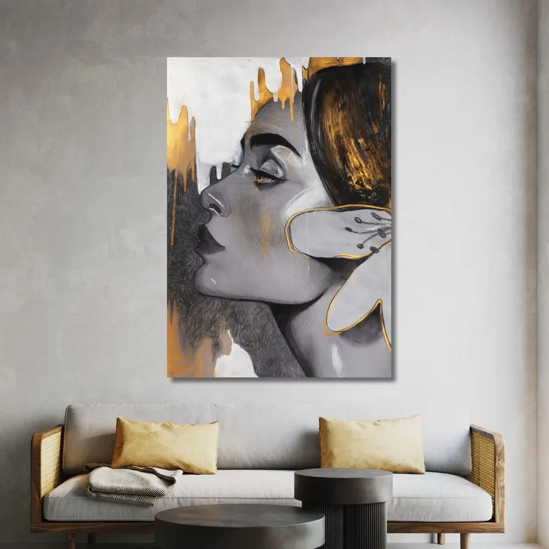 Woman Profile Picture With Gold Details Fashion