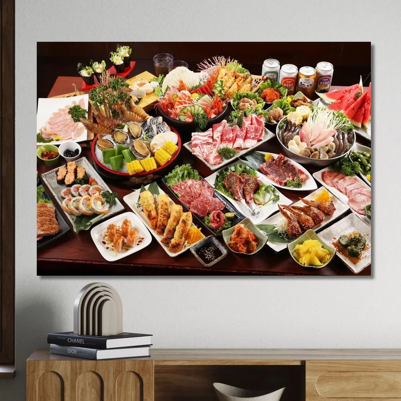 Modernes Japanisches Rahmenbuffet Mit Sushi-Fleisch Und Meeresfrüchten