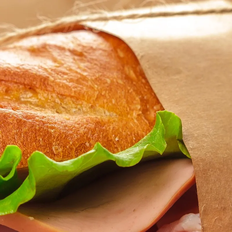 Quadro Moderno Sandwich Gourmet Con Prosciutto E Formaggio Su Pane Croccante