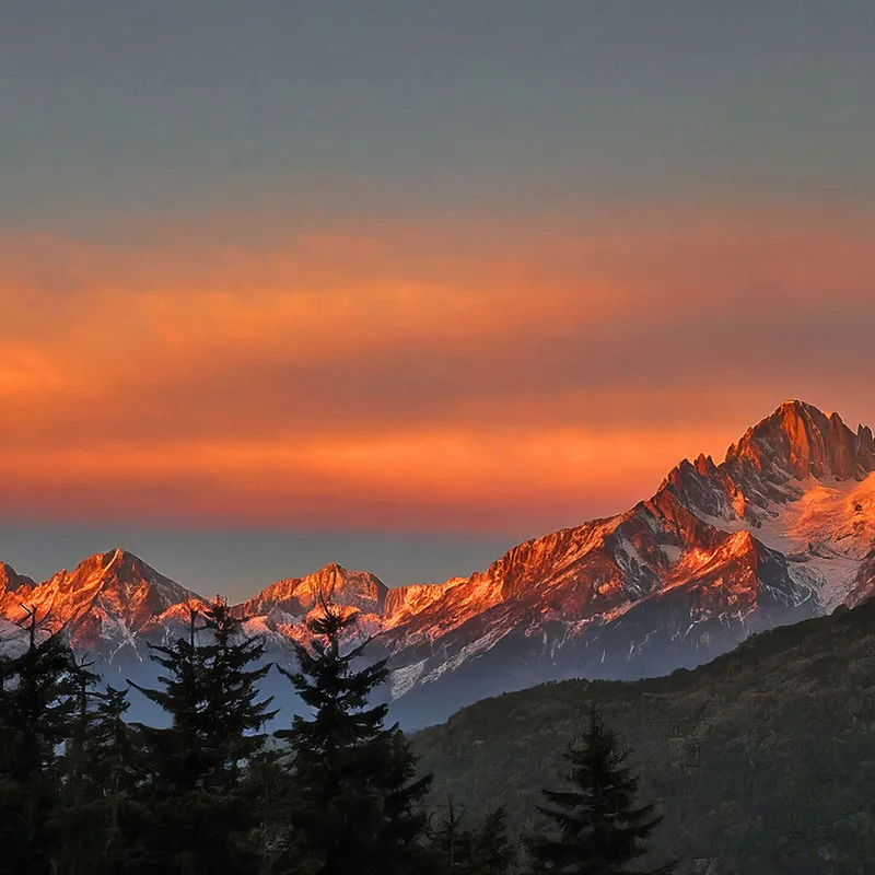 Quadro Montagne Tramonto Infuocato Sulle Cime Delle Montagne Innevate