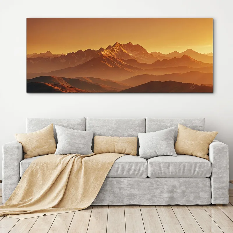 Peinture De Montagnes Coucher De Soleil Doré Projetant Des Ombres Sur Les Crêtes Des Montagnes
