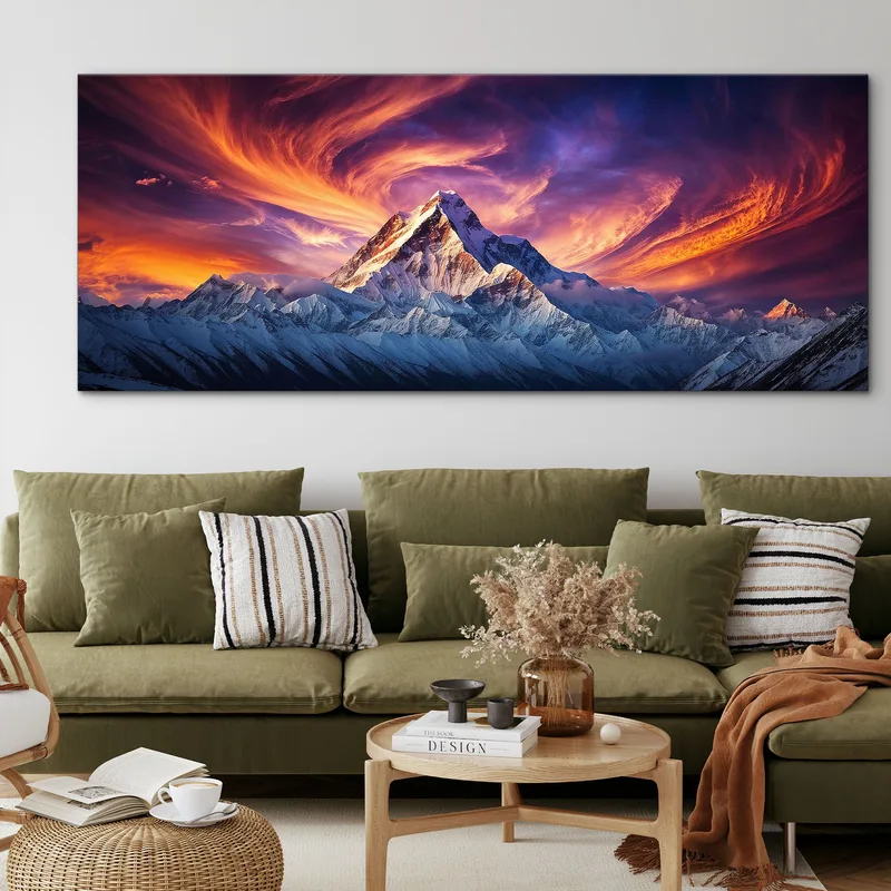 Quadro Montagne Maestosa Montagna Innevata Al Tramonto Con Cielo Drammatico E Nuvole Vivaci