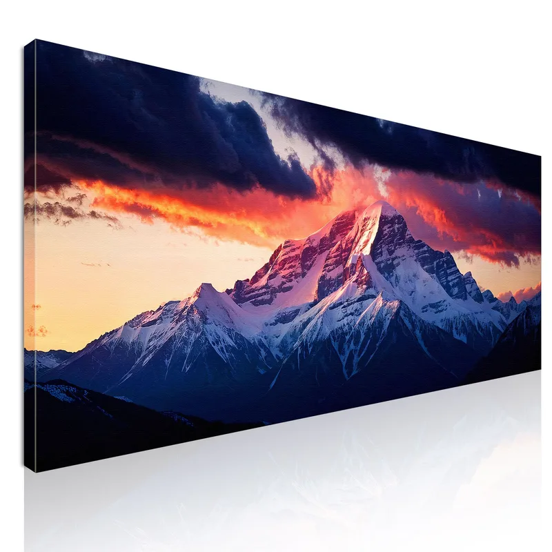 Poster Xxl Montagnes Majestueuse Montagne Enneigée Au Coucher Du Soleil Avec Un Ciel Dramatique tableau impression sur toile