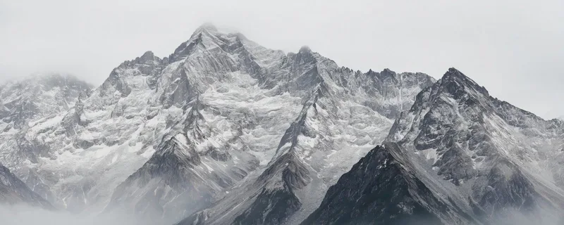 Pintura Montañas Picos Nevados Brumosos En Invierno Majestad