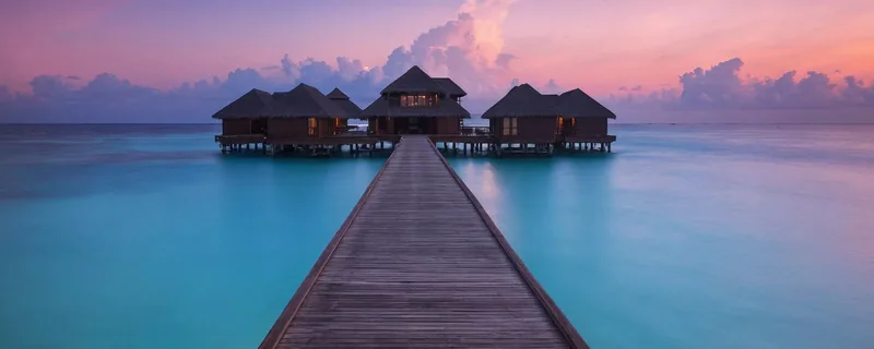 Peinture De Paysage De Mer Au Coucher Du Soleil Enchanteur Avec Bungalow Aux Maldives