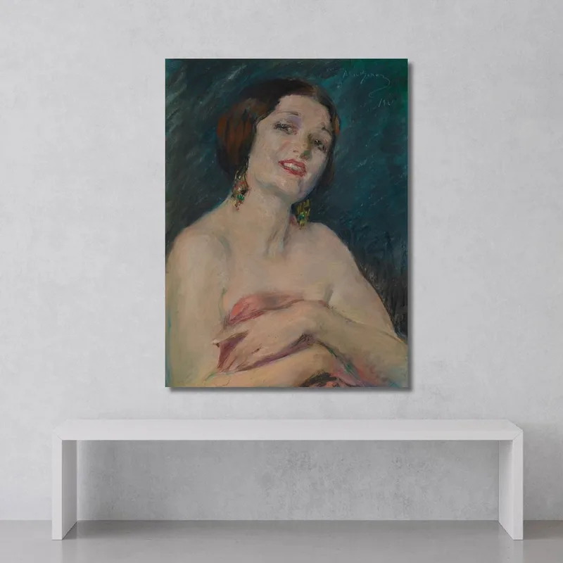 Modell Hält Vorhänge Alice Pike Barney